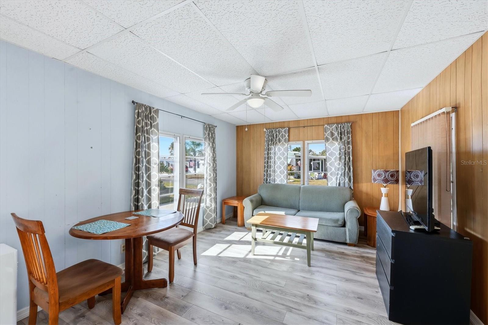 Listing photo id 8 for 1891 Englewood Road 43