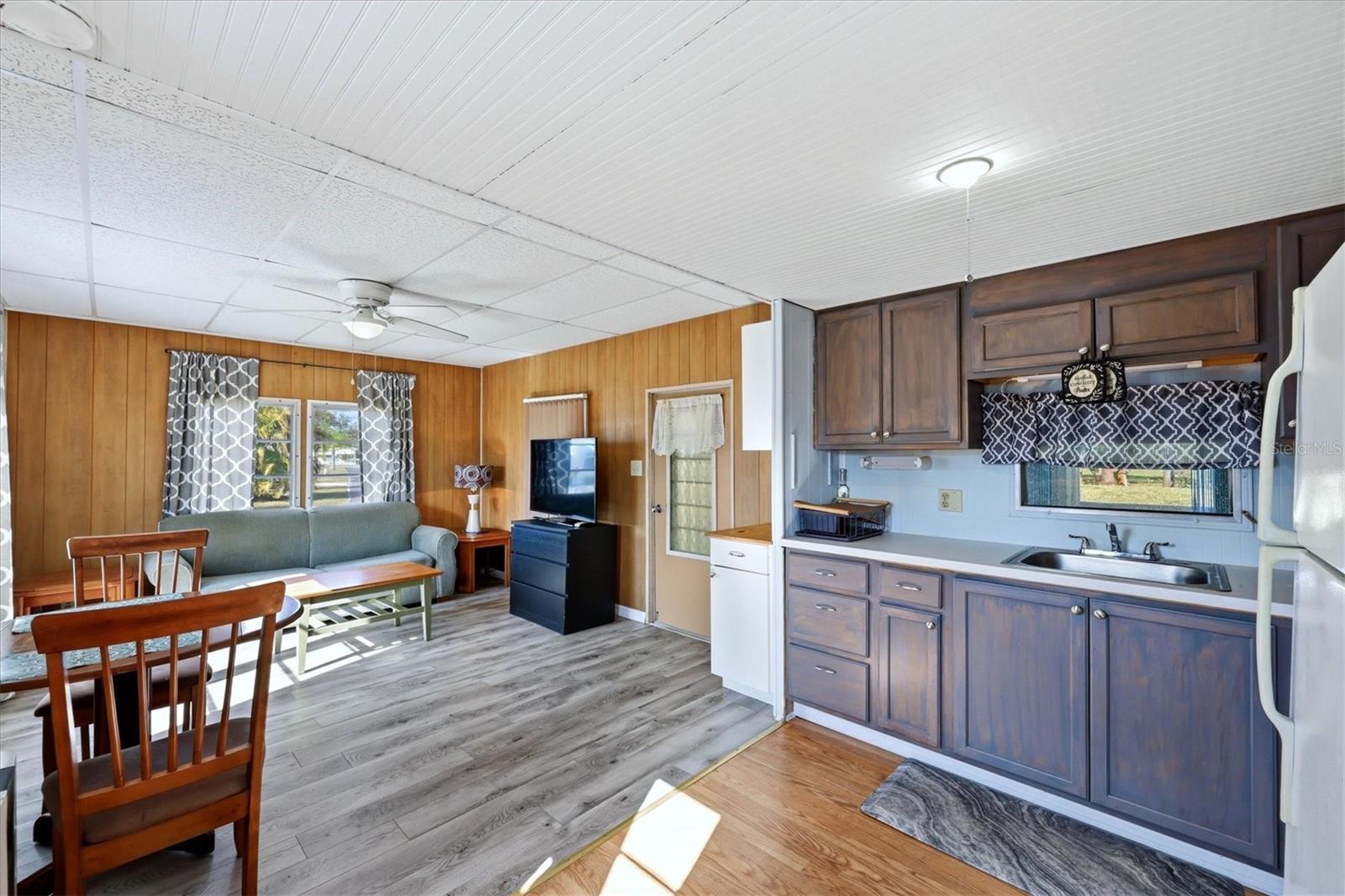 Listing photo id 12 for 1891 Englewood Road 43