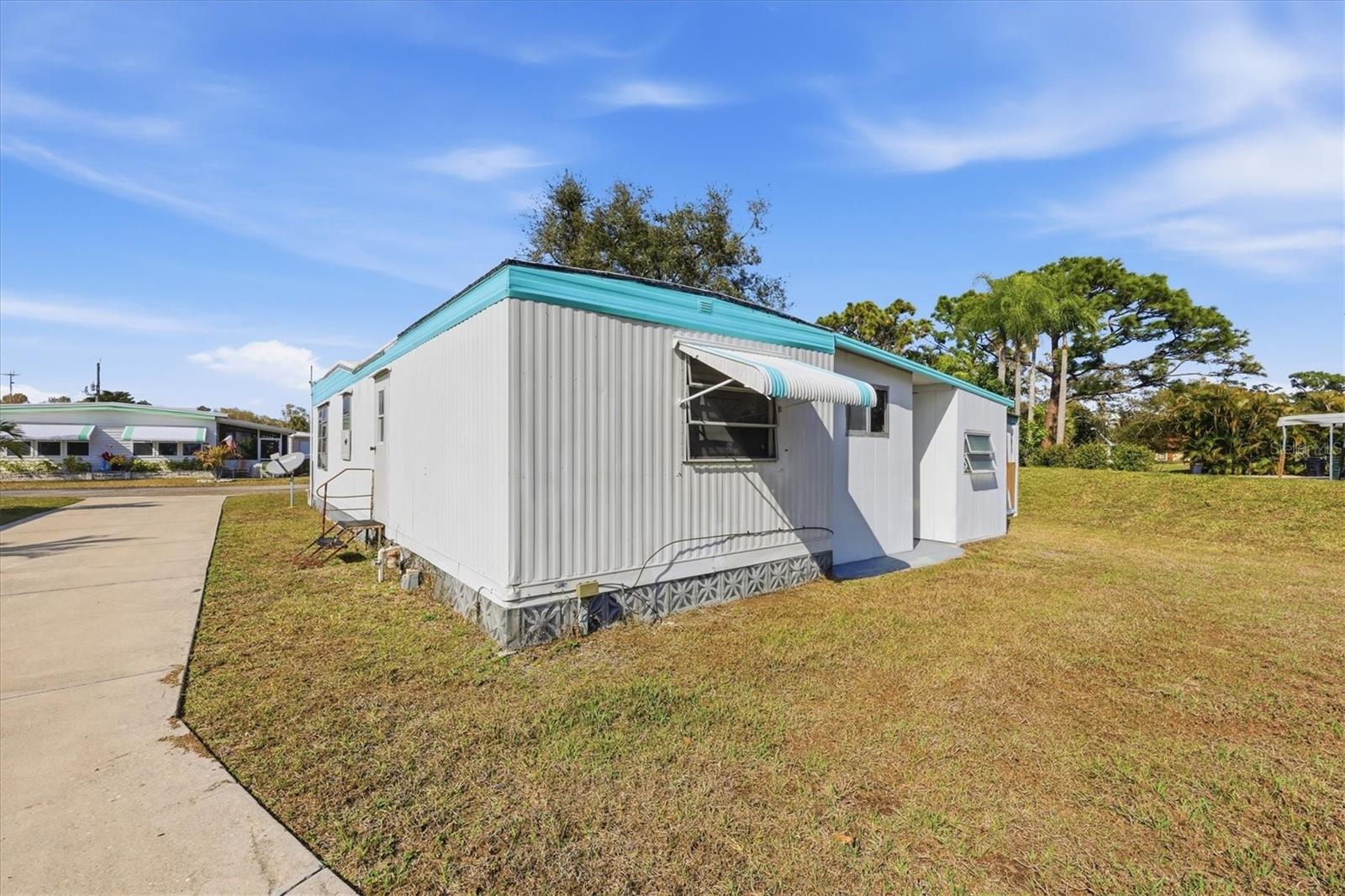 Listing photo id 21 for 1891 Englewood Road 43