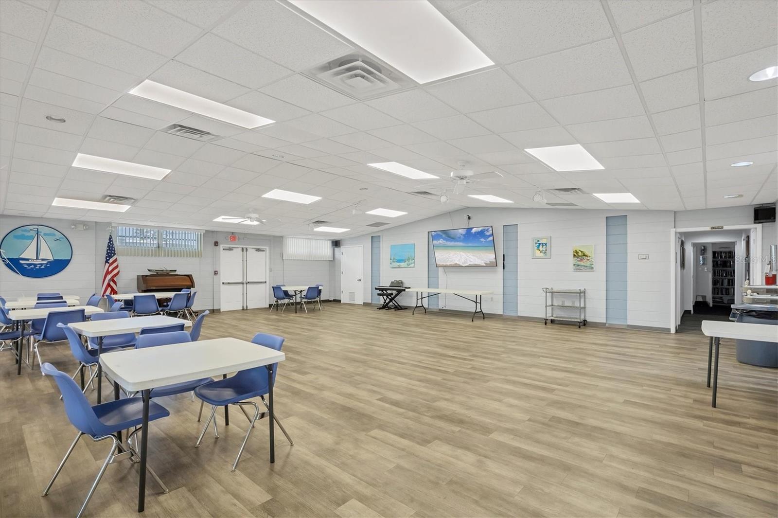 Listing photo id 23 for 1891 Englewood Road 43