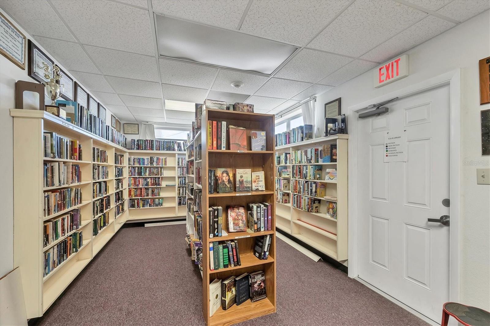 Listing photo id 25 for 1891 Englewood Road 43