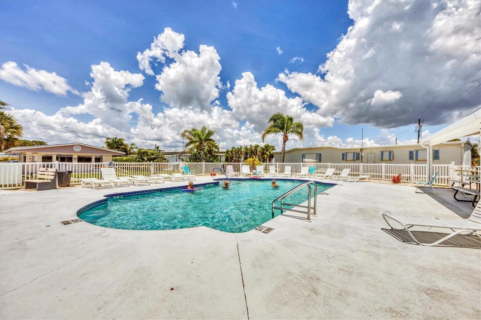 Listing photo id 27 for 1891 Englewood Road 43