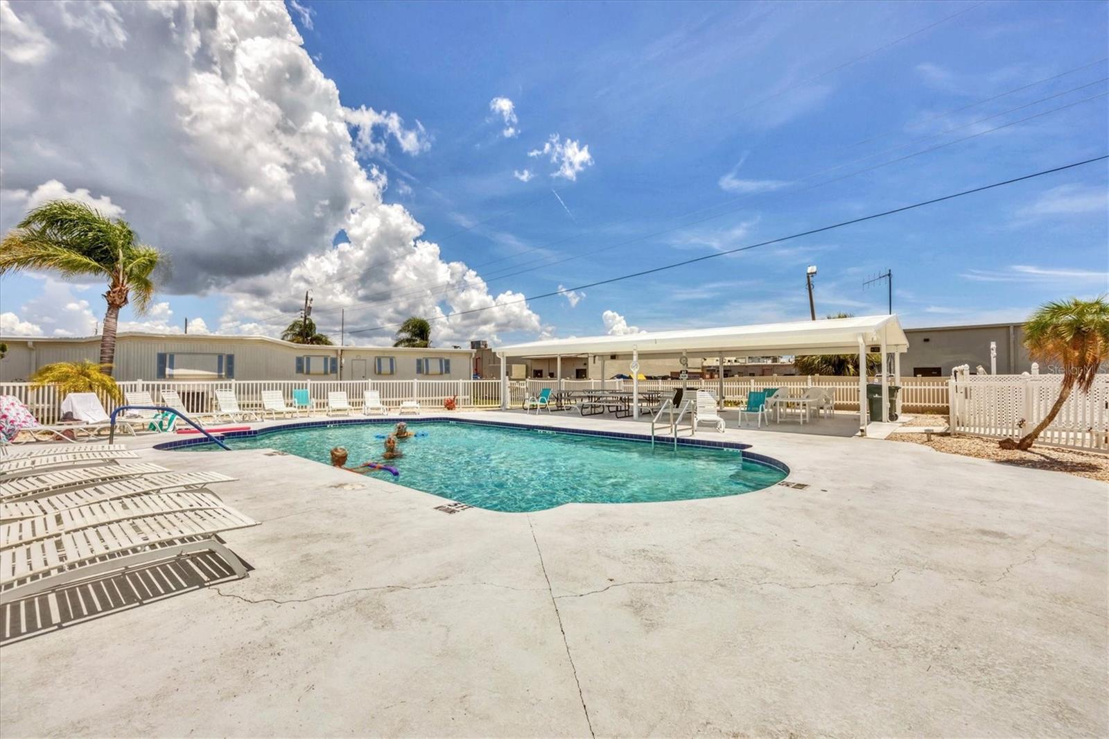 Listing photo id 30 for 1891 Englewood Road 43