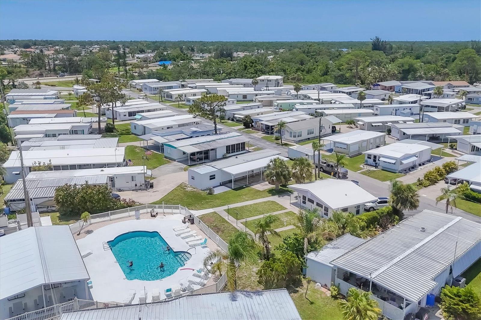 Listing photo id 31 for 1891 Englewood Road 43