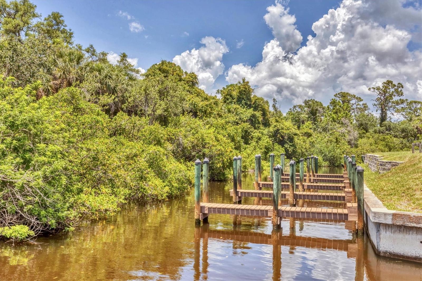 Listing photo id 35 for 1891 Englewood Road 43