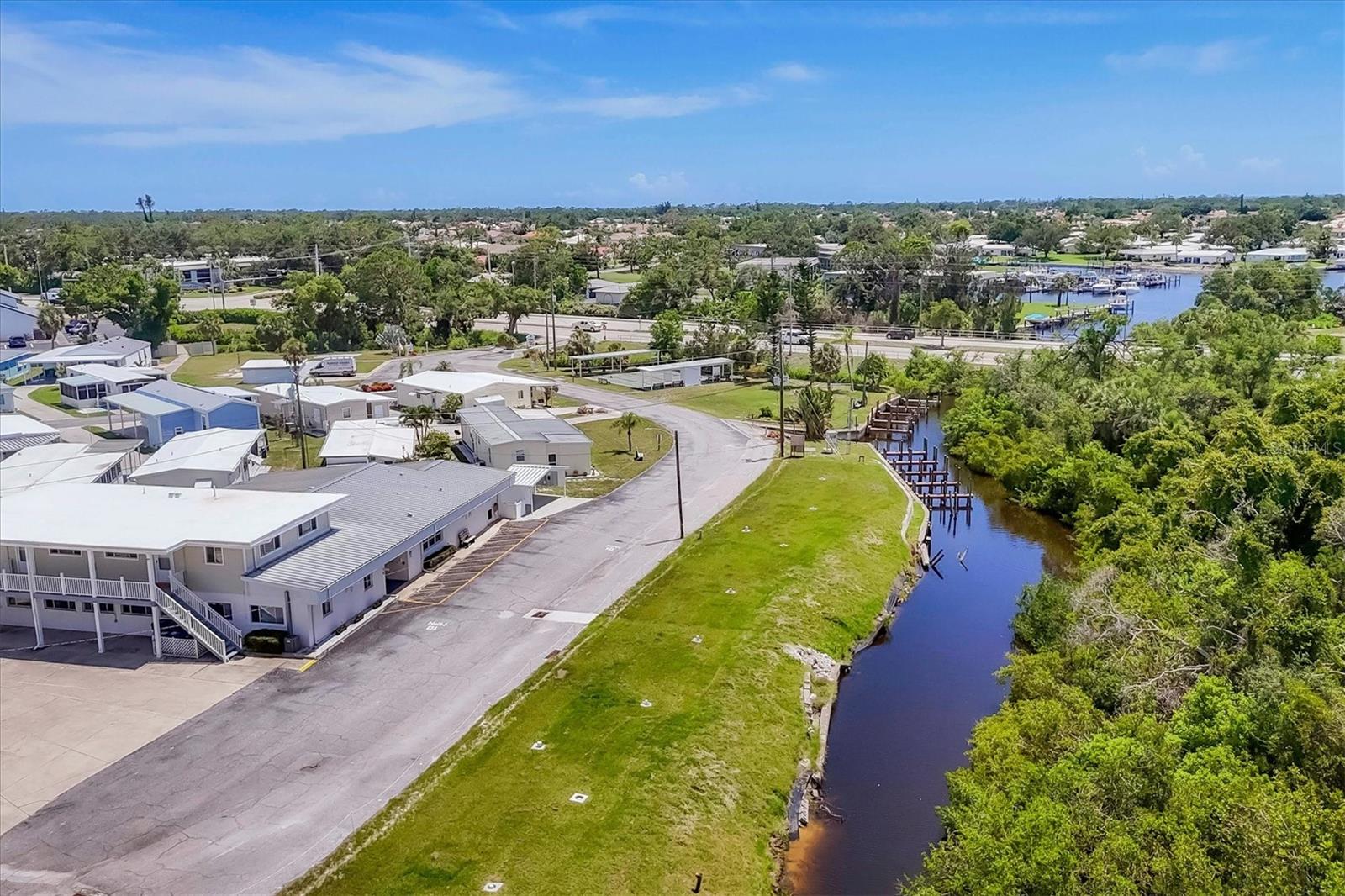 Listing photo id 37 for 1891 Englewood Road 43