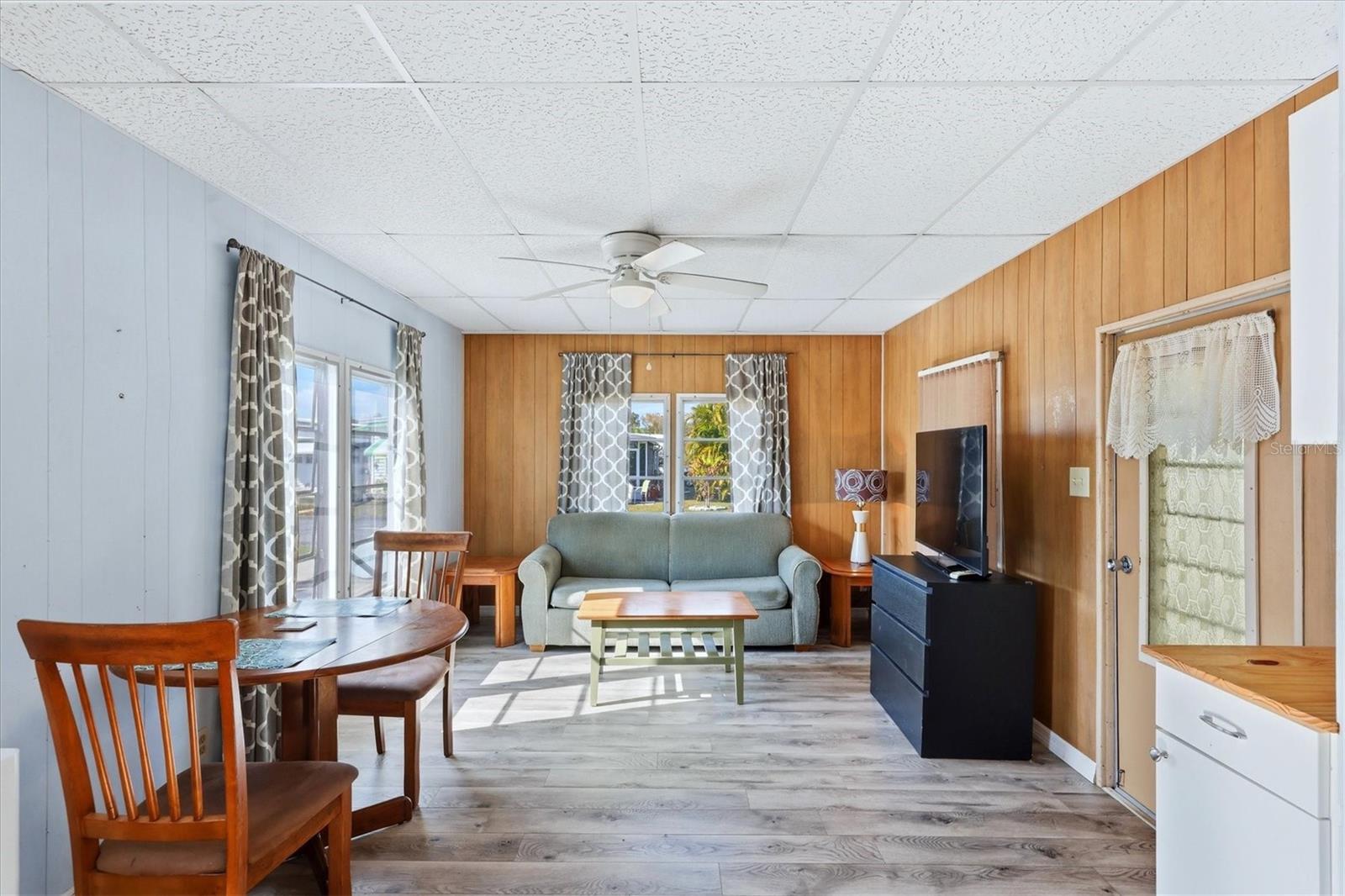 Listing photo id 3 for 1891 Englewood Road 43