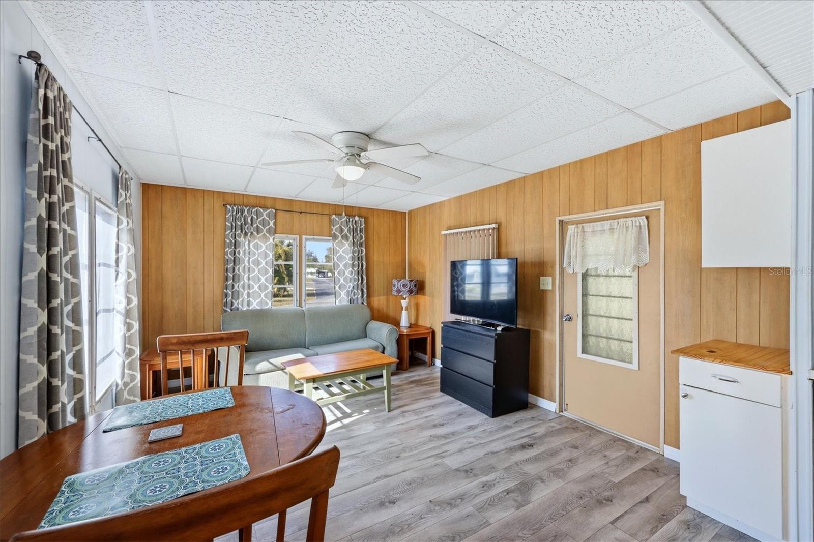 Listing photo id 7 for 1891 Englewood Road 43