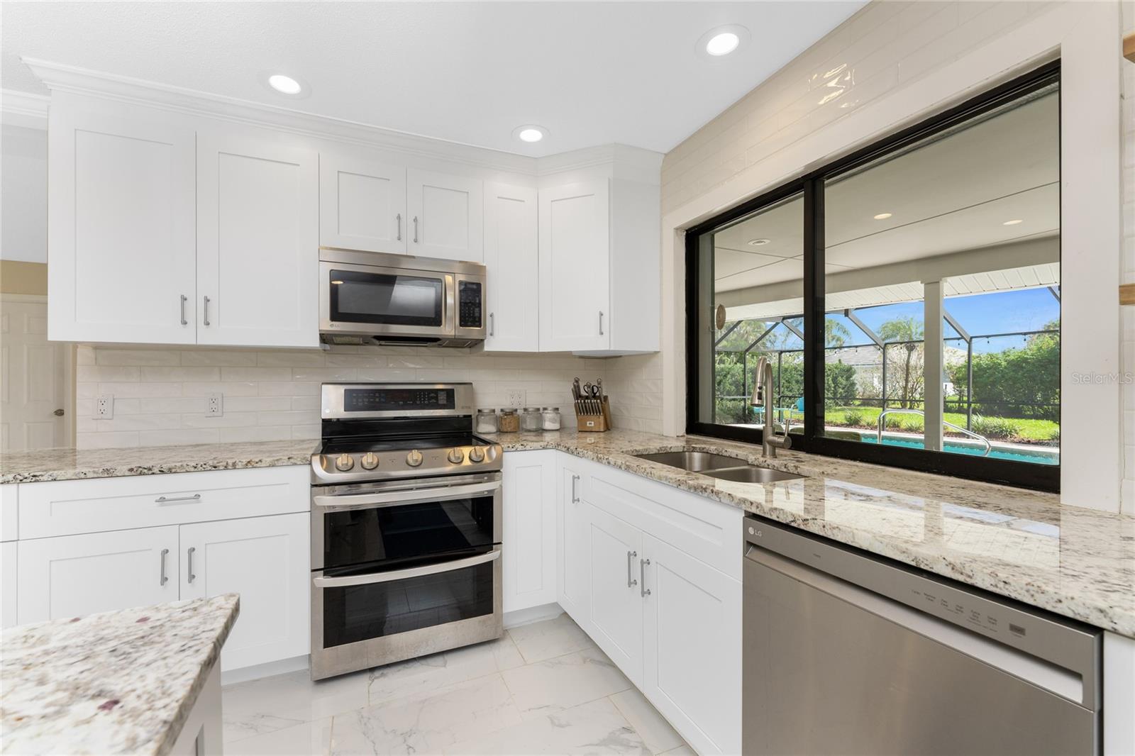 Image 15 of 86 For 461 Firethorn Avenue