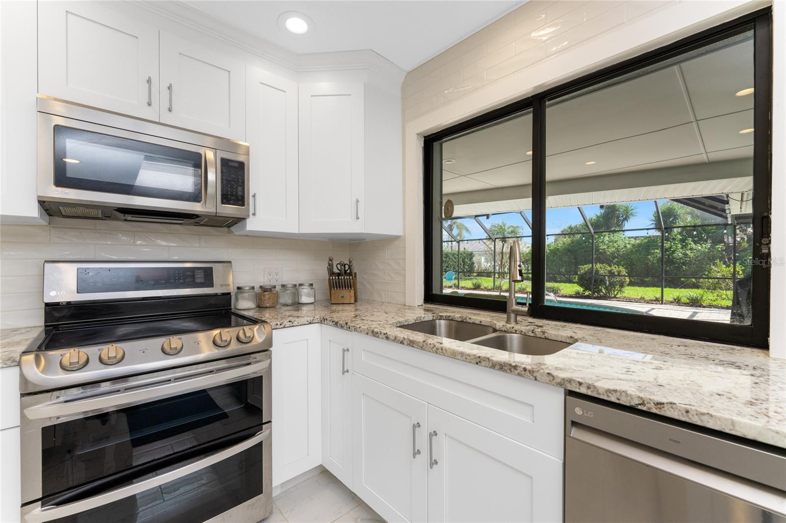 Image 16 of 86 For 461 Firethorn Avenue