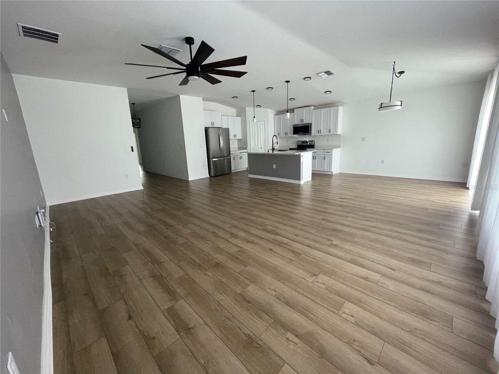 Image 10 of 35 For 112 Oakwood Court