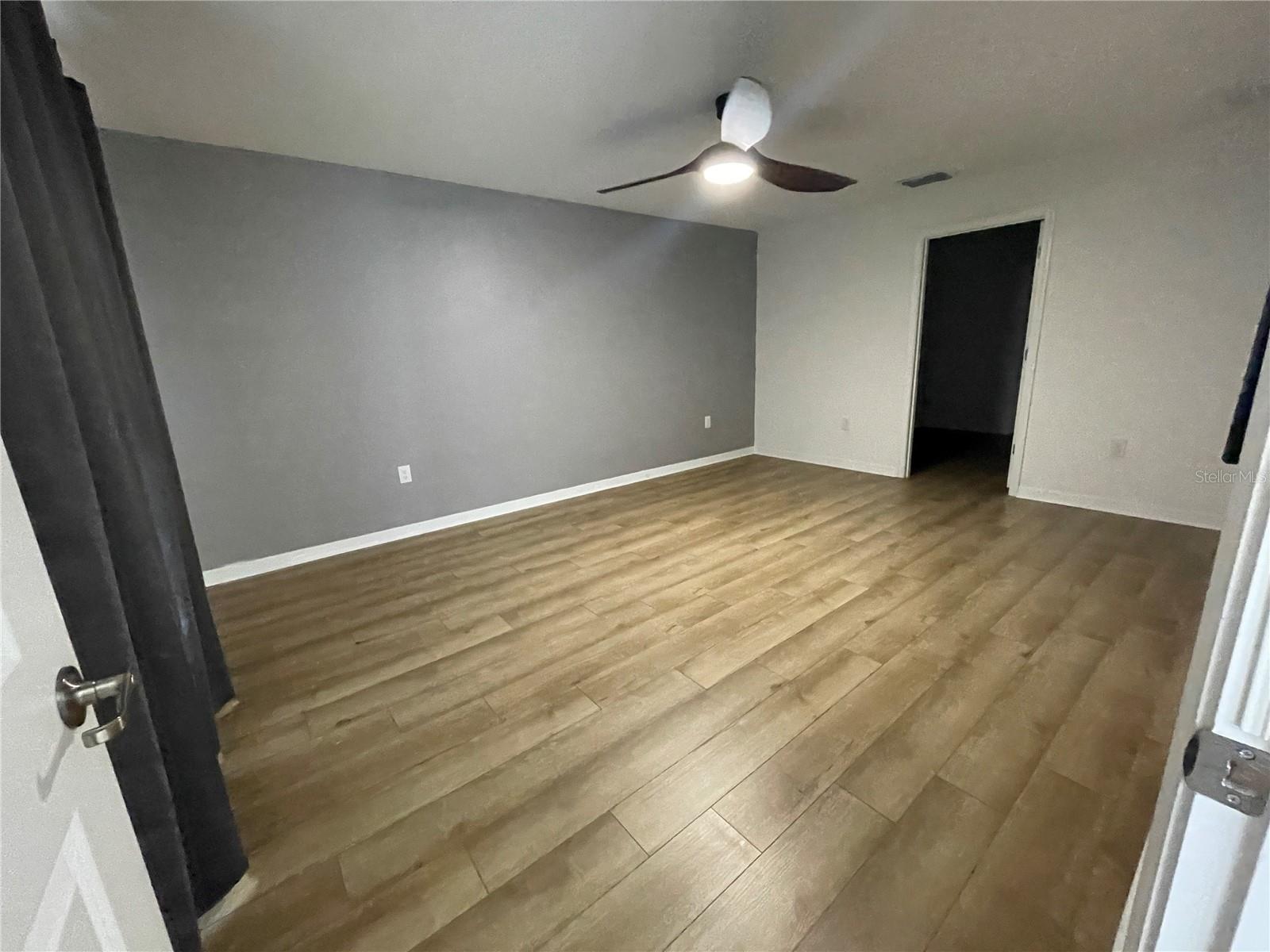 Image 11 of 35 For 112 Oakwood Court