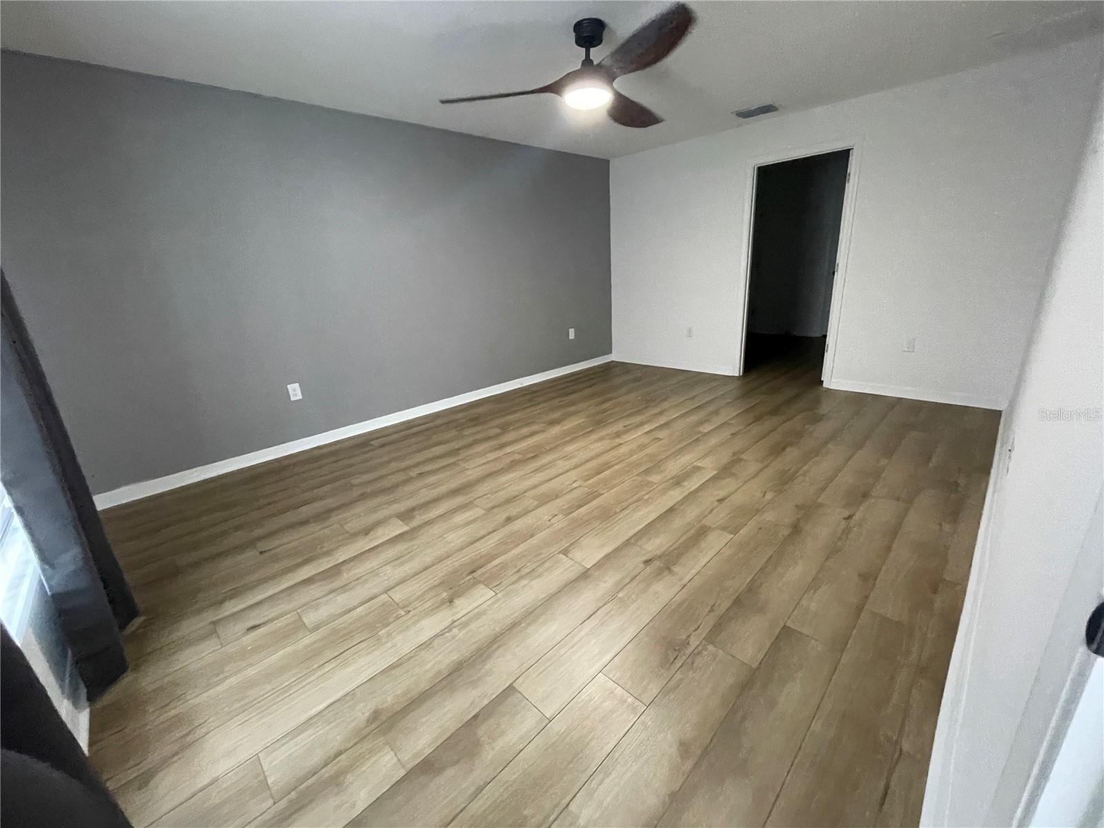 Image 12 of 35 For 112 Oakwood Court