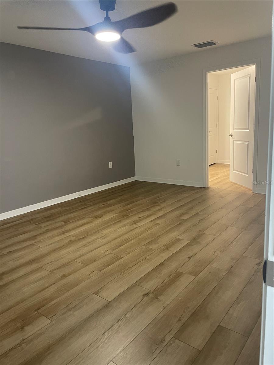 Image 13 of 35 For 112 Oakwood Court