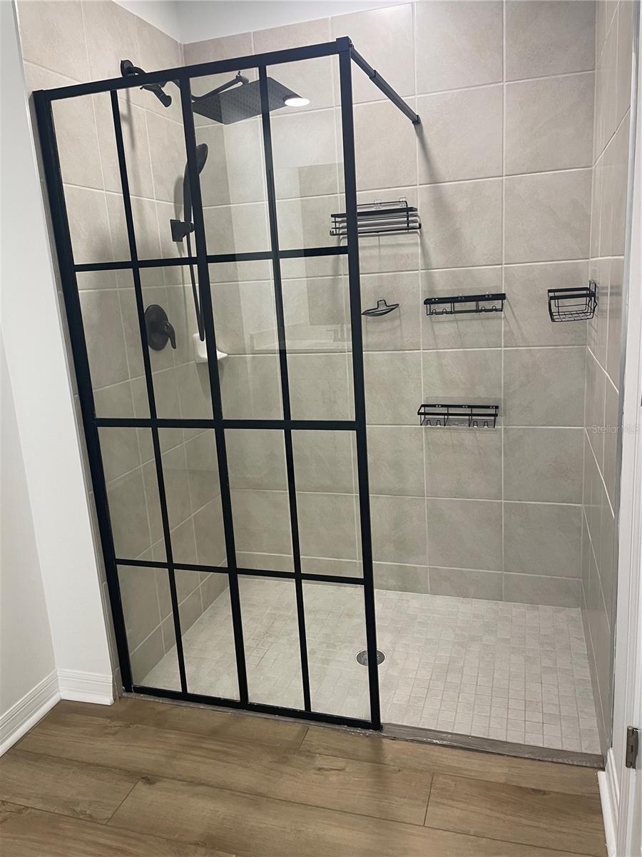 Image 16 of 35 For 112 Oakwood Court