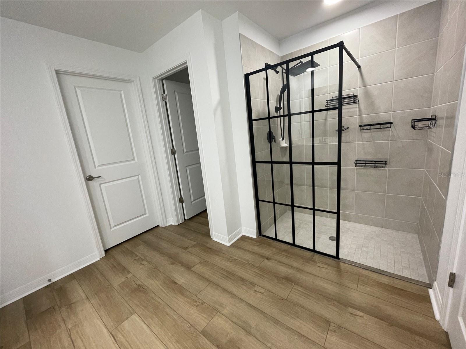 Image 17 of 35 For 112 Oakwood Court