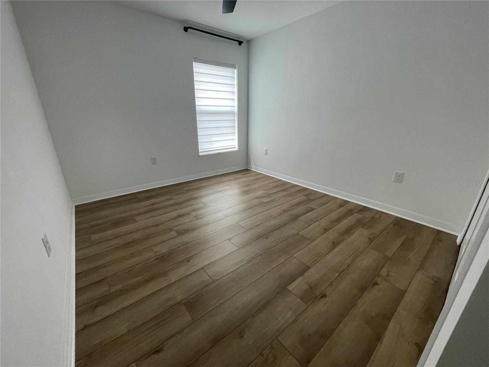 Image 23 of 35 For 112 Oakwood Court