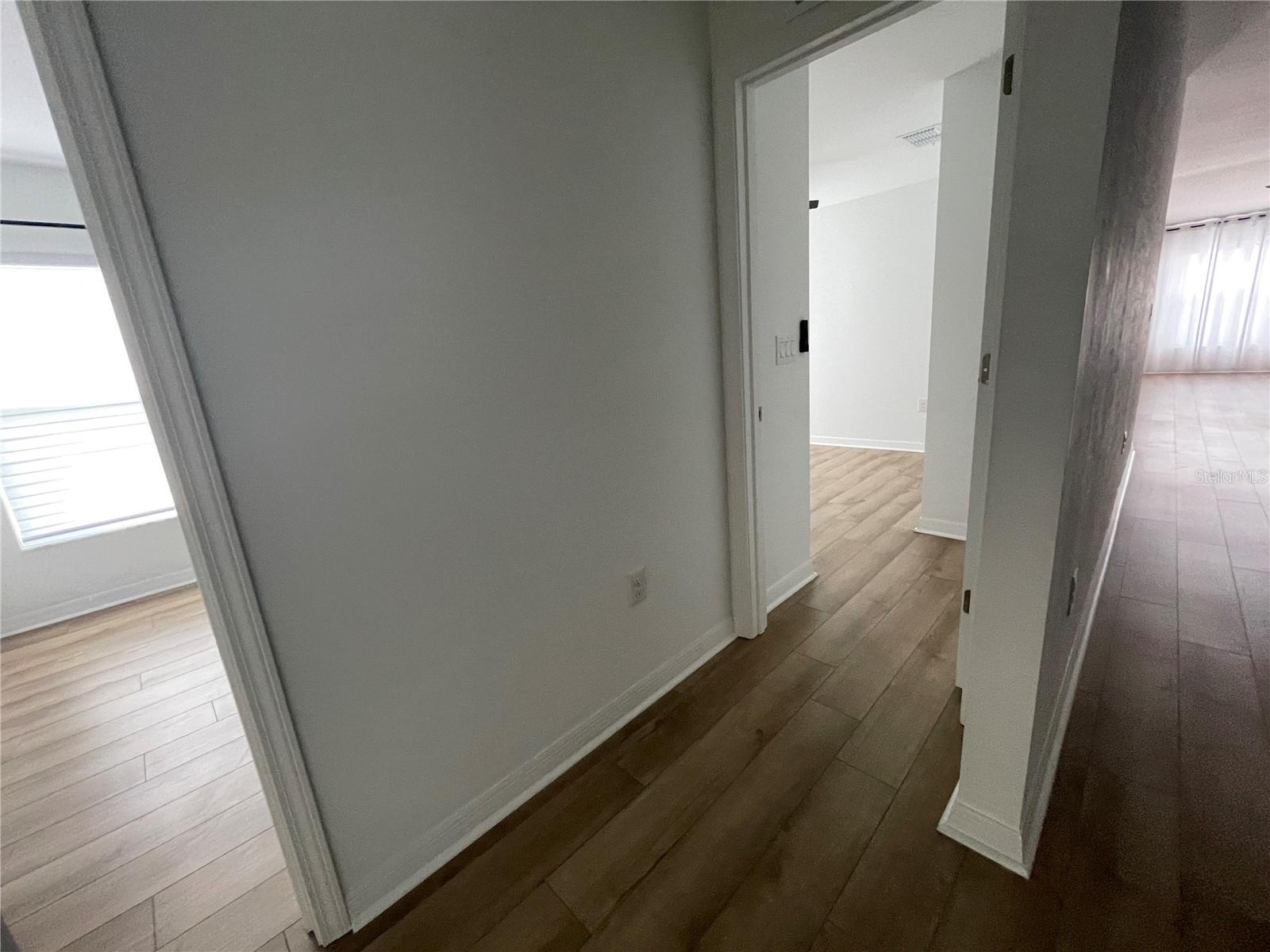 Image 26 of 35 For 112 Oakwood Court