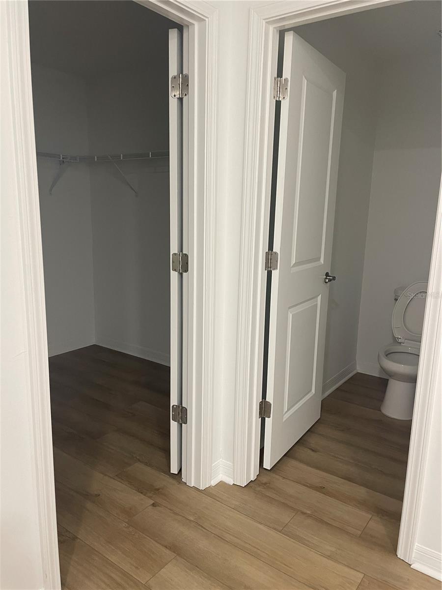 Image 27 of 35 For 112 Oakwood Court