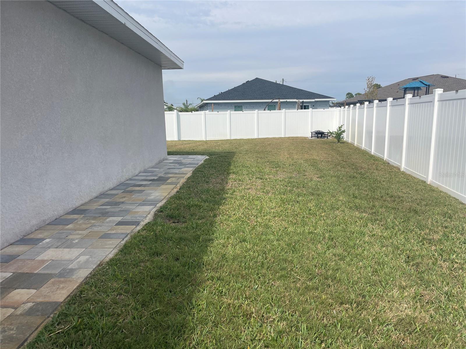 Image 28 of 35 For 112 Oakwood Court