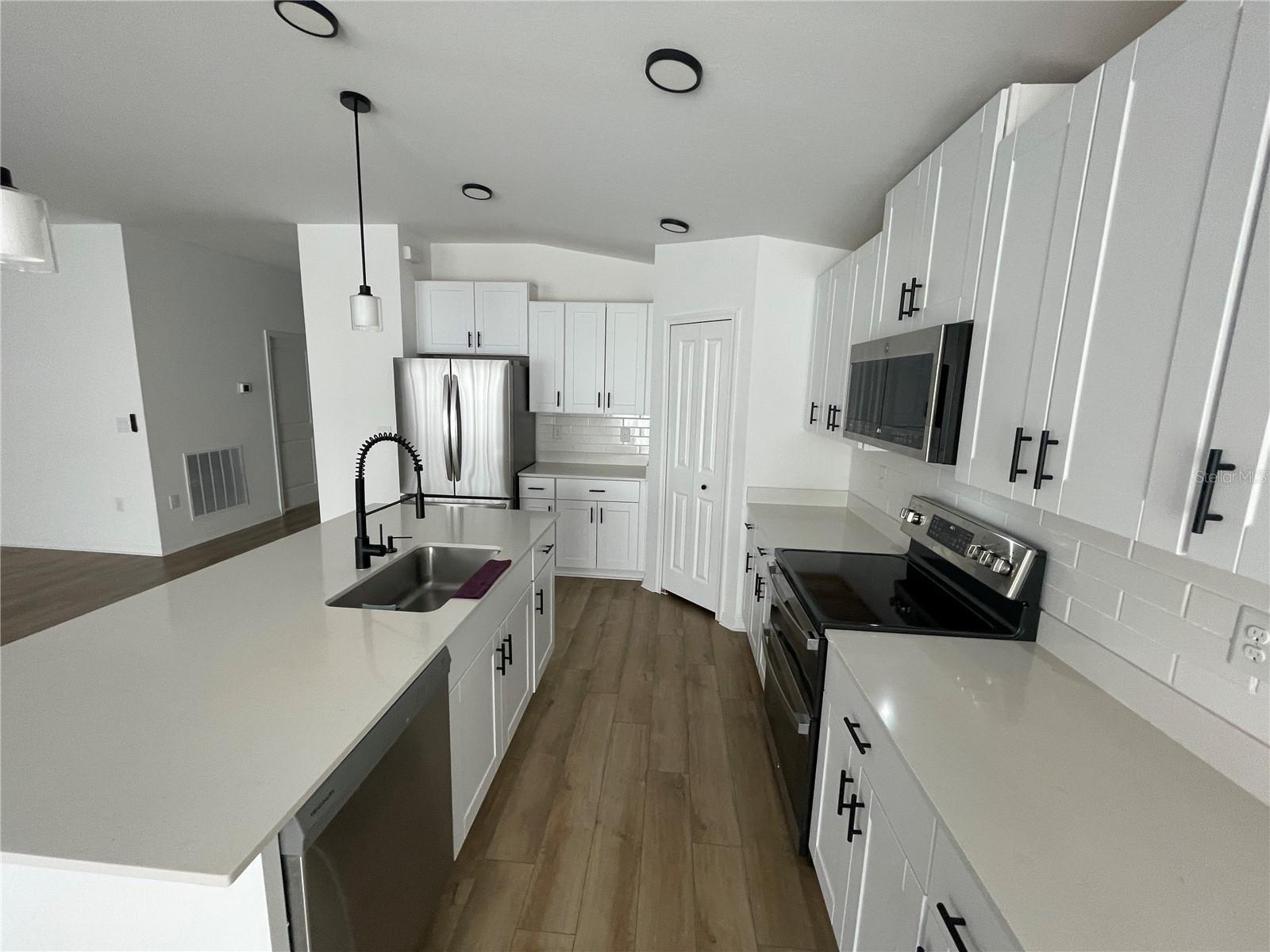 Image 6 of 35 For 112 Oakwood Court