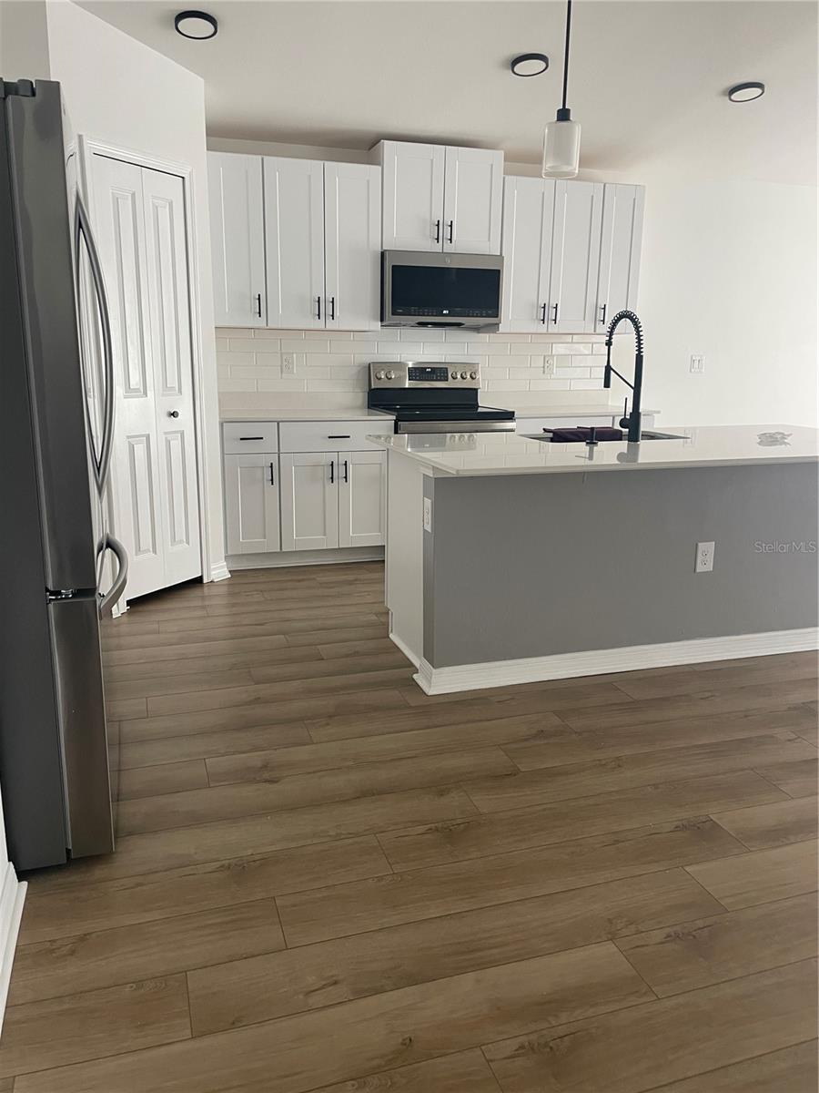 Image 7 of 35 For 112 Oakwood Court