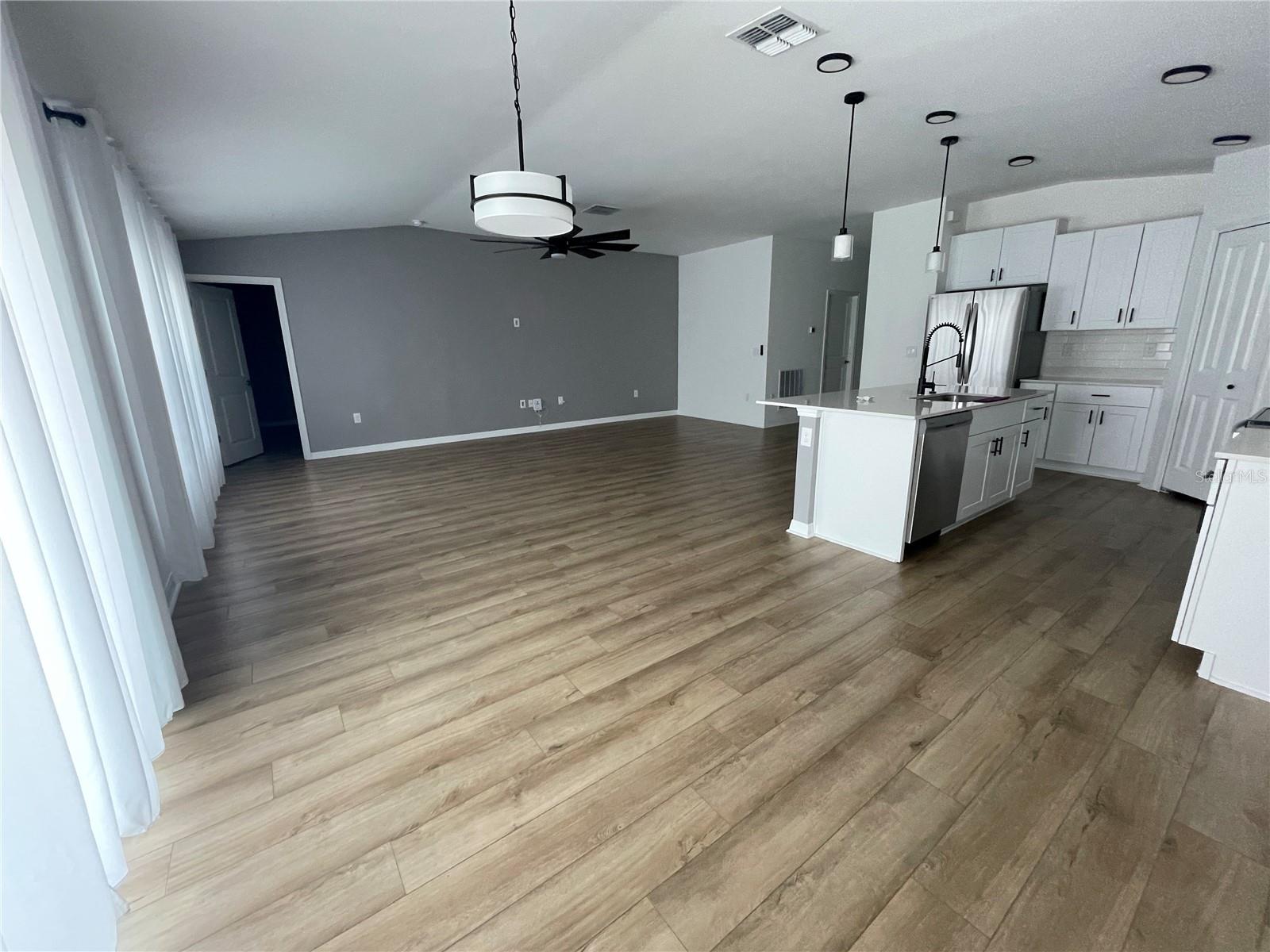 Image 8 of 35 For 112 Oakwood Court