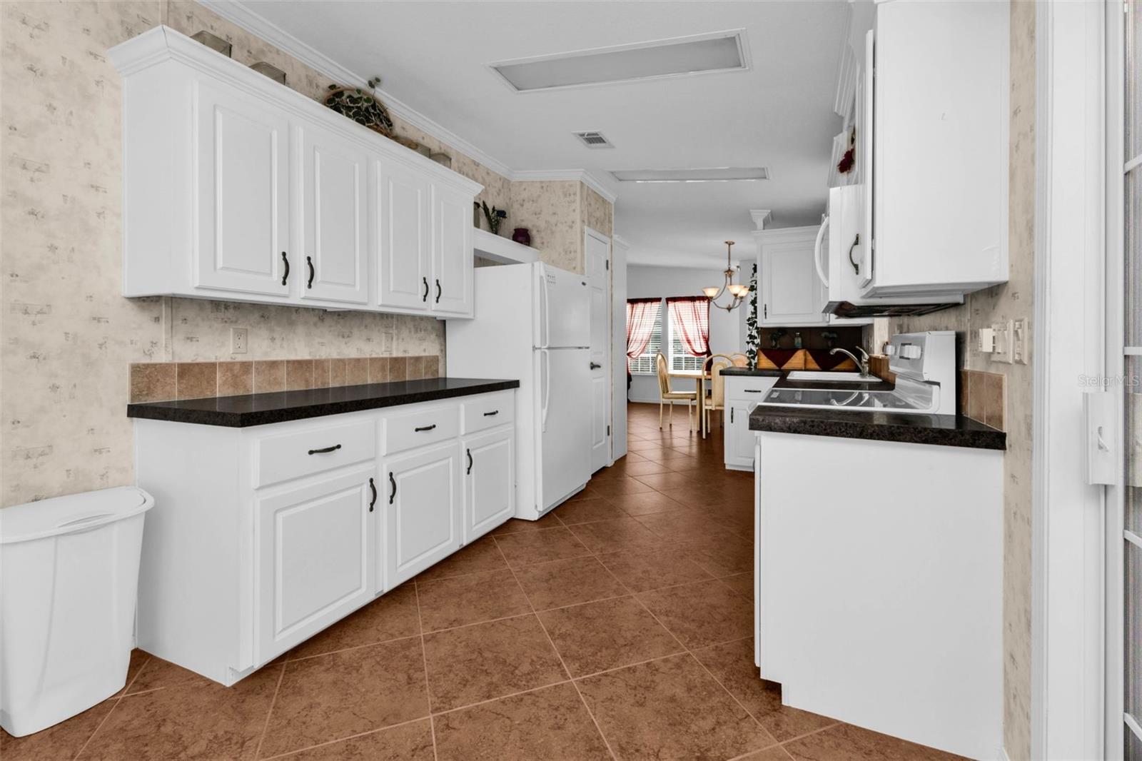 Image 13 of 52 For 634 Leisure  