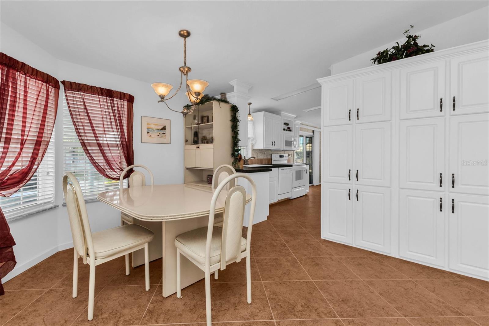 Image 5 of 52 For 634 Leisure  