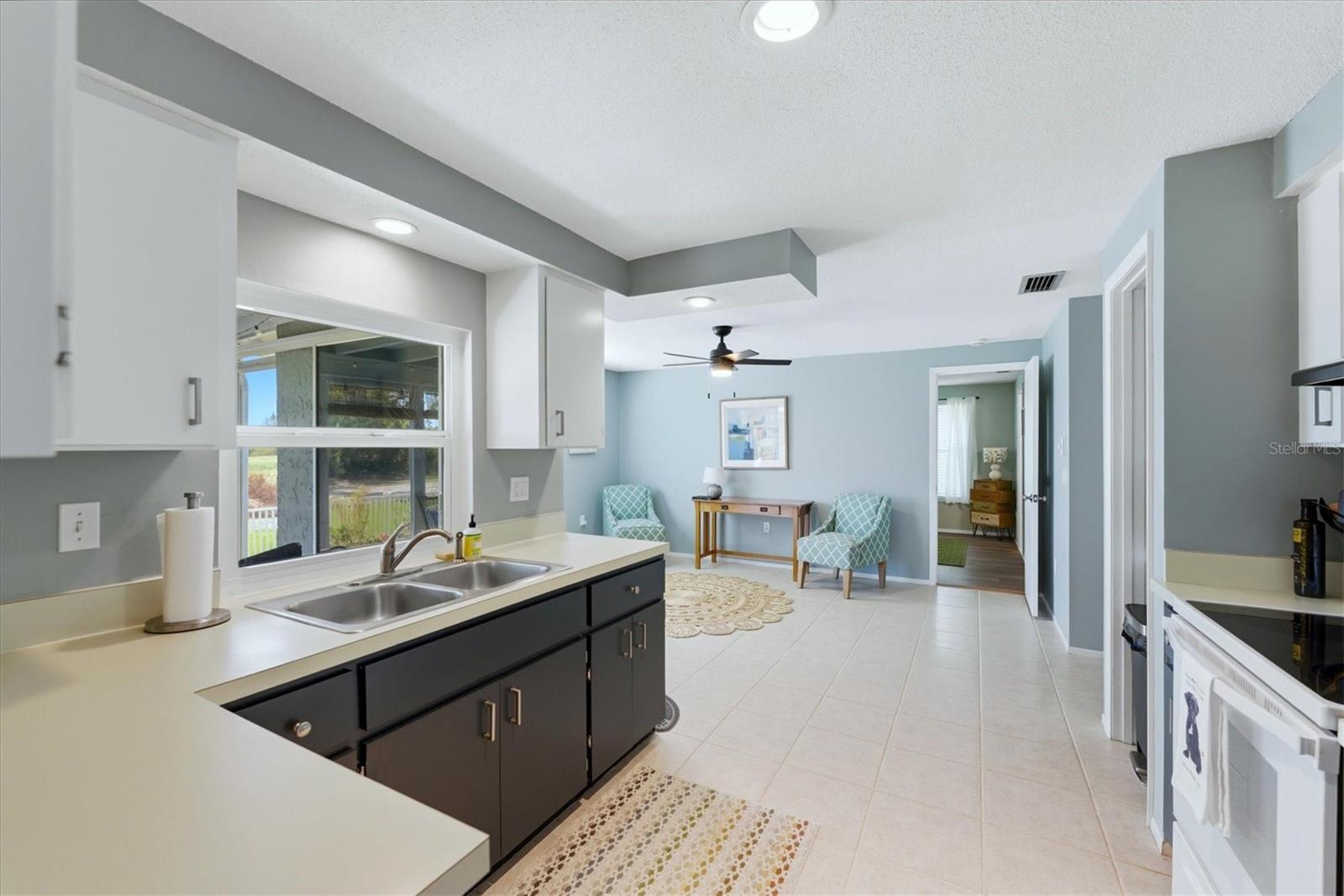 Image 11 of 61 For 47 Oakland Hills Place