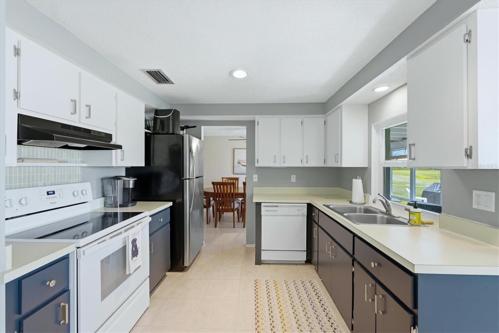 Image 13 of 61 For 47 Oakland Hills Place