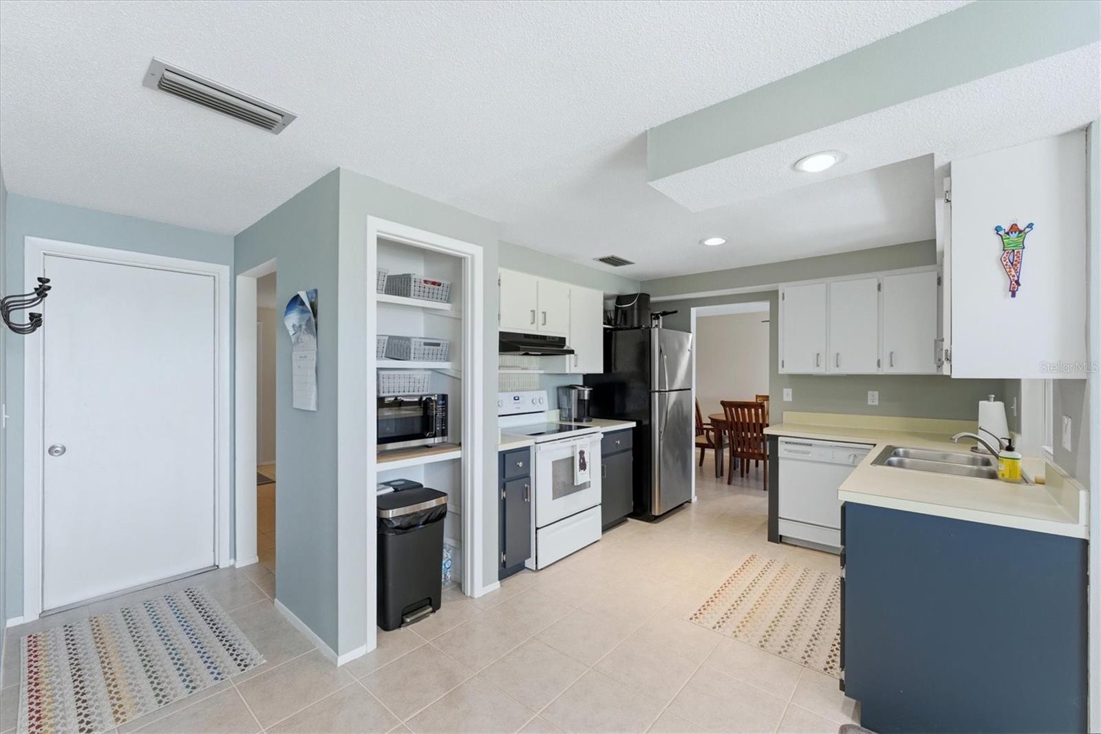 Image 14 of 61 For 47 Oakland Hills Place