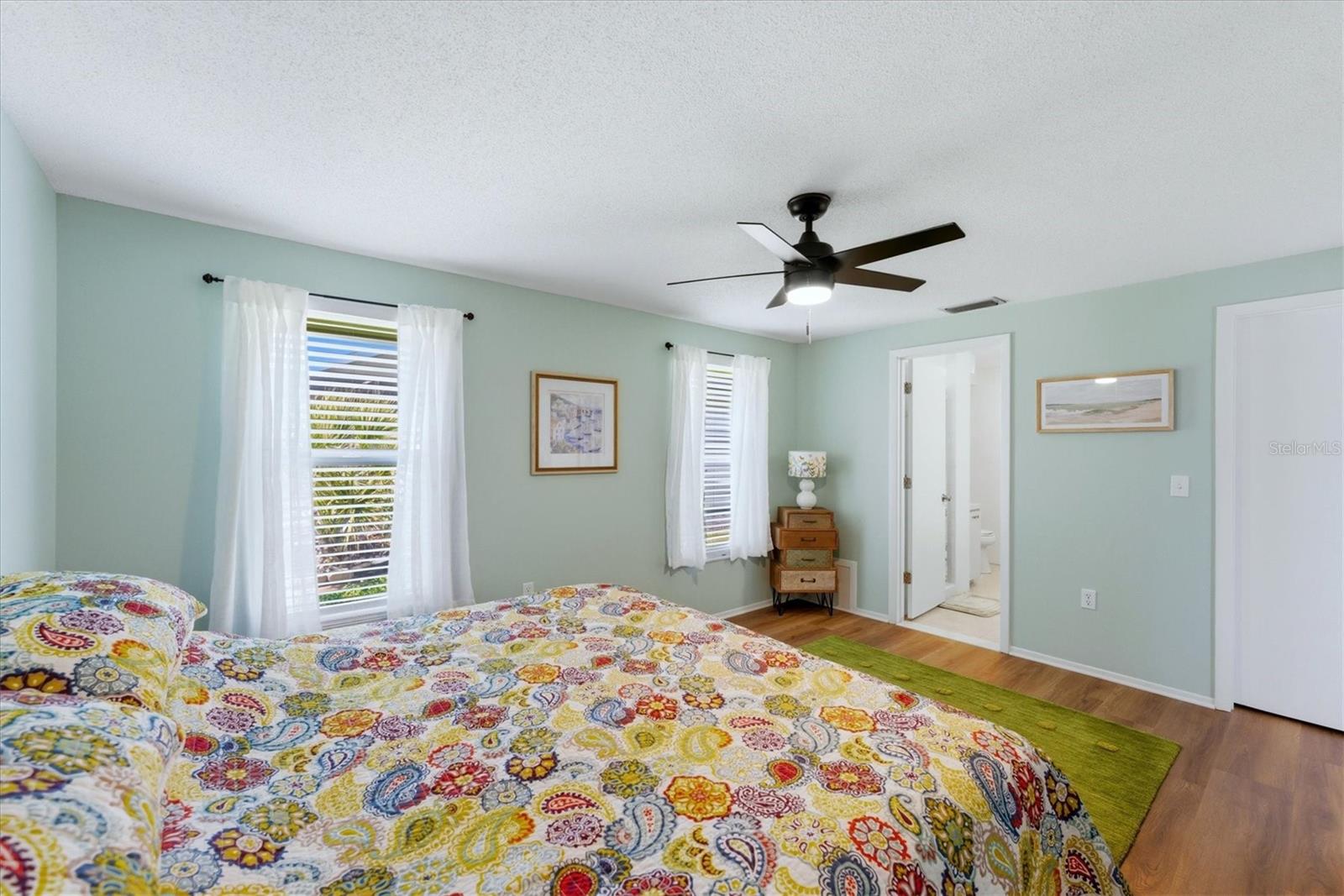 Image 20 of 61 For 47 Oakland Hills Place