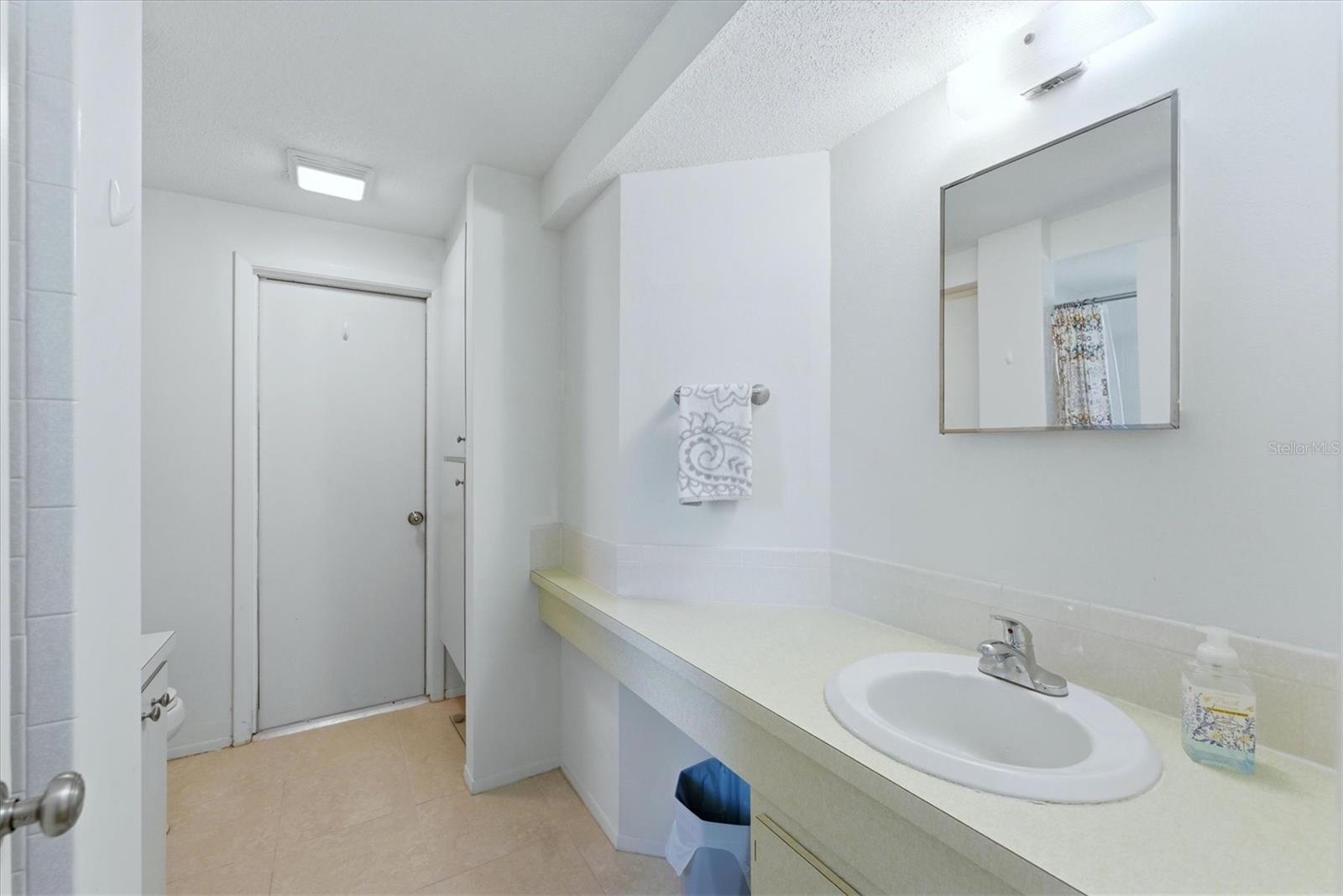 Image 21 of 61 For 47 Oakland Hills Place