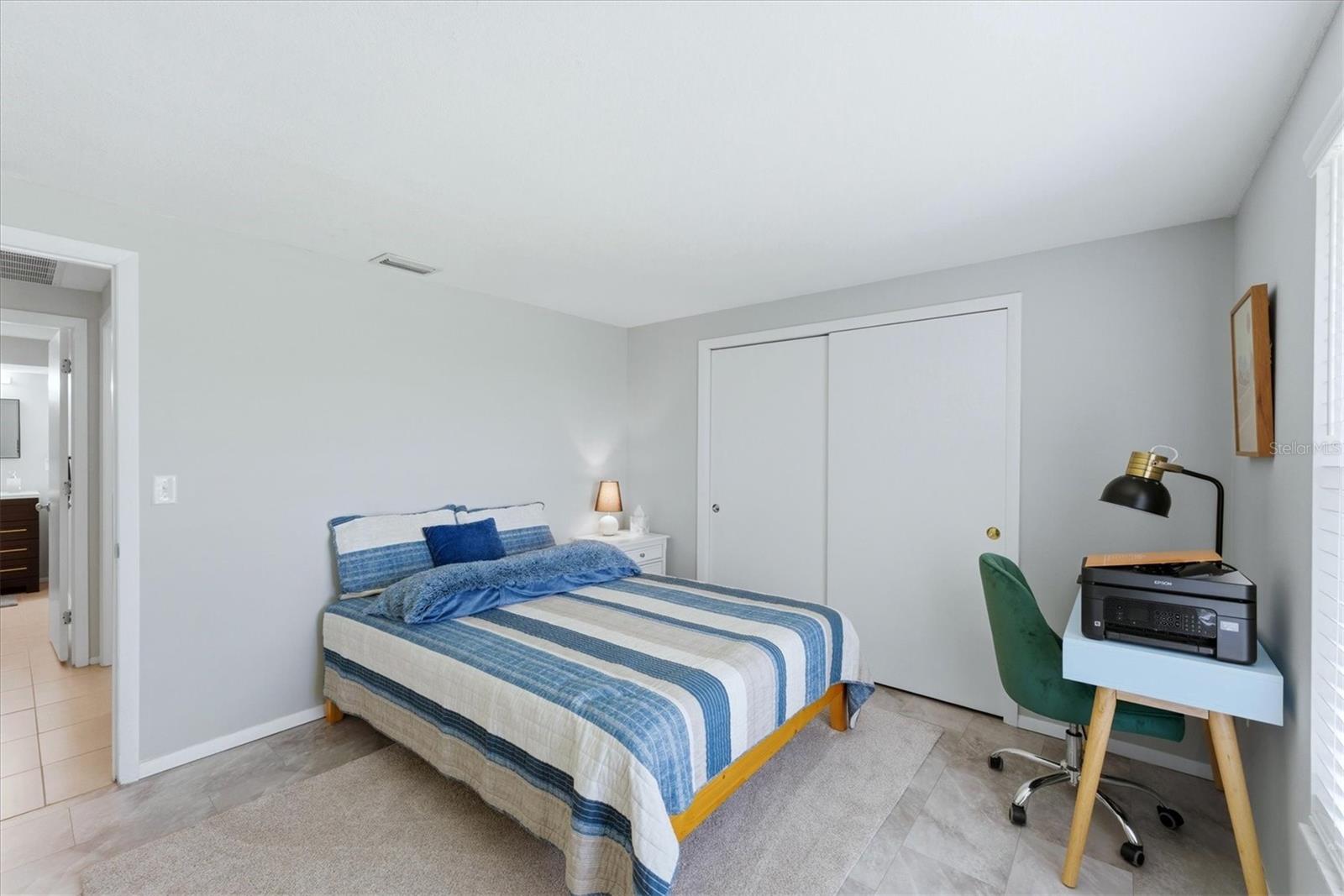 Image 25 of 61 For 47 Oakland Hills Place