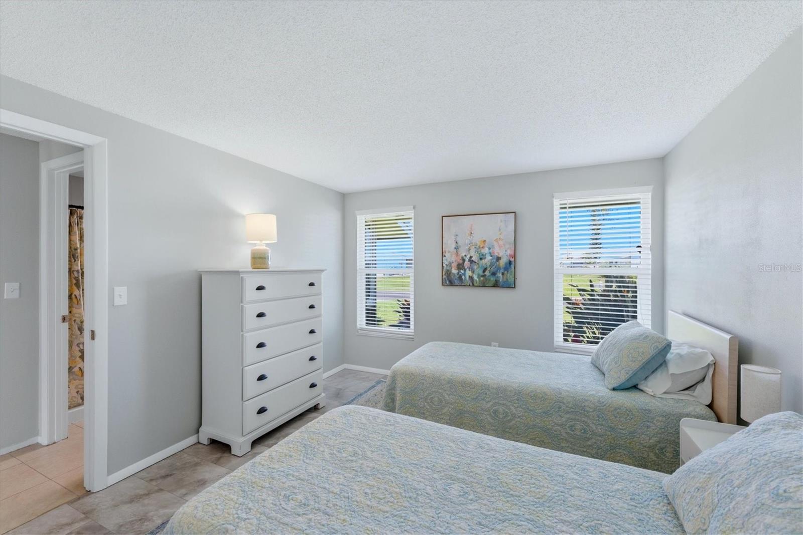 Image 26 of 61 For 47 Oakland Hills Place