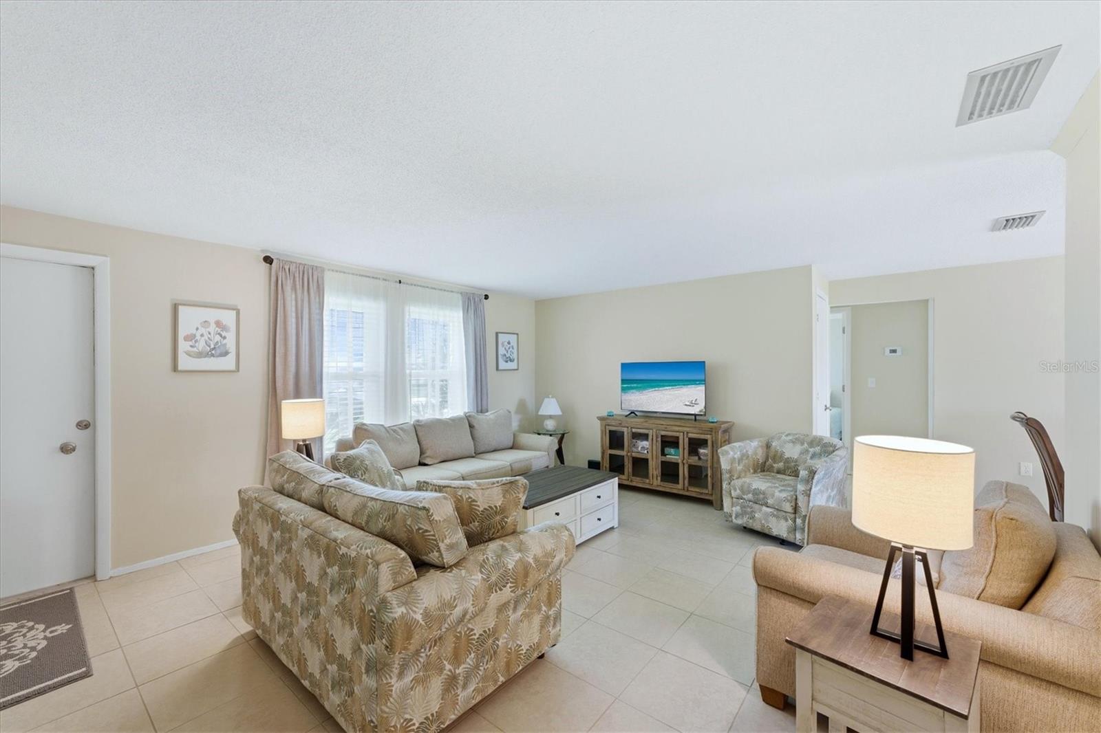 Image 6 of 61 For 47 Oakland Hills Place