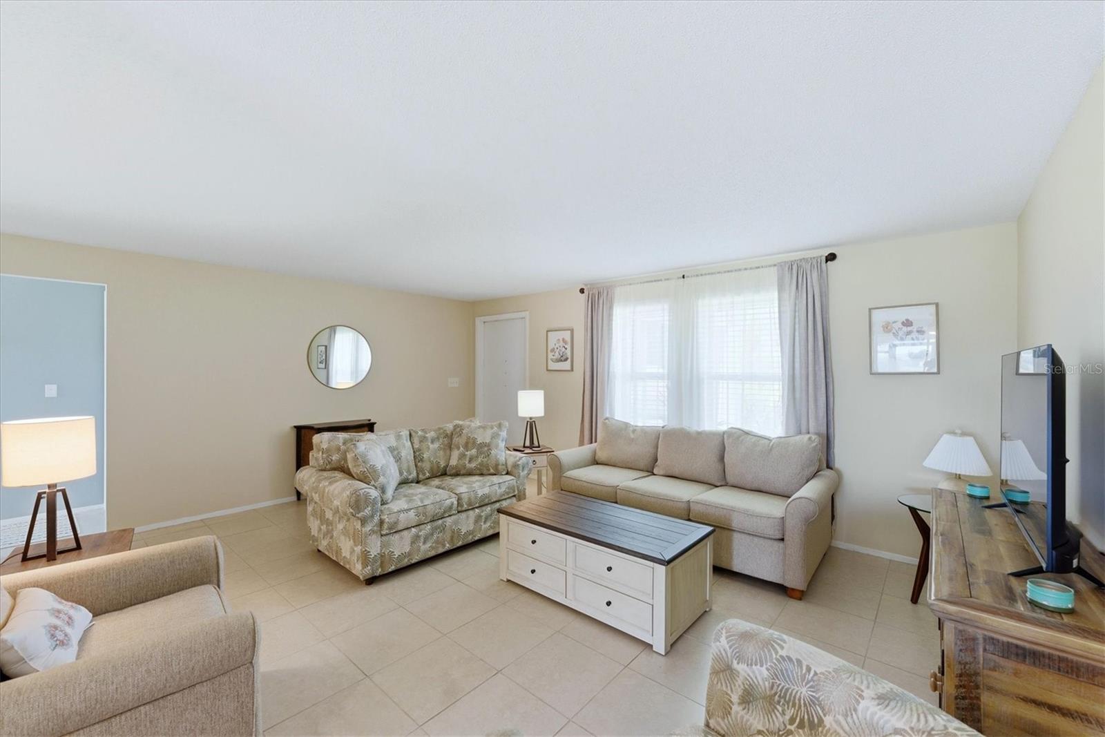 Image 8 of 61 For 47 Oakland Hills Place