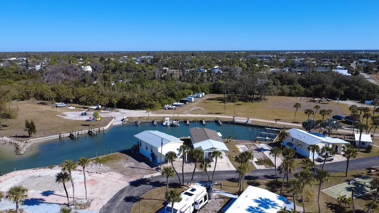 Image 7 of 33 For 7500 Park Pointe Drive 52