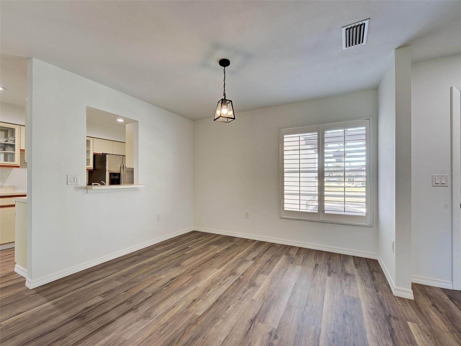 Image 11 of 63 For 631 Foxwood Boulevard 256