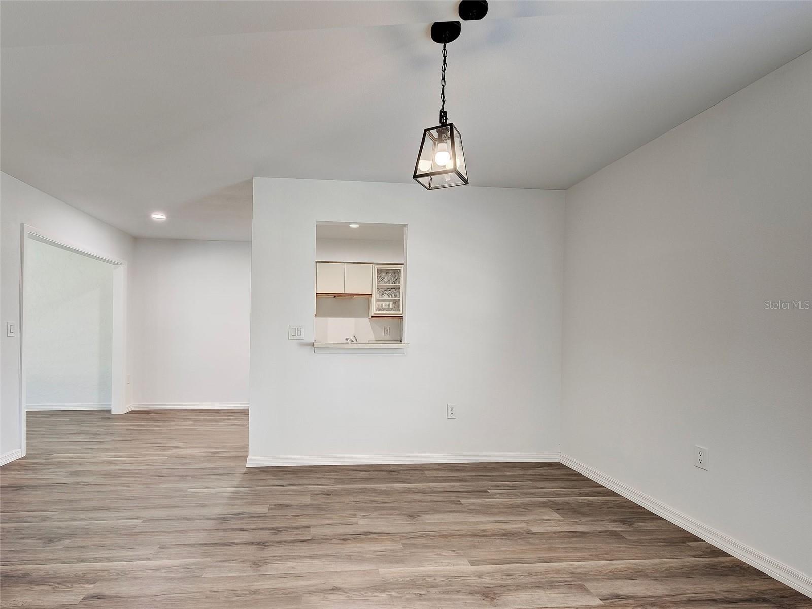 Image 12 of 63 For 631 Foxwood Boulevard 256