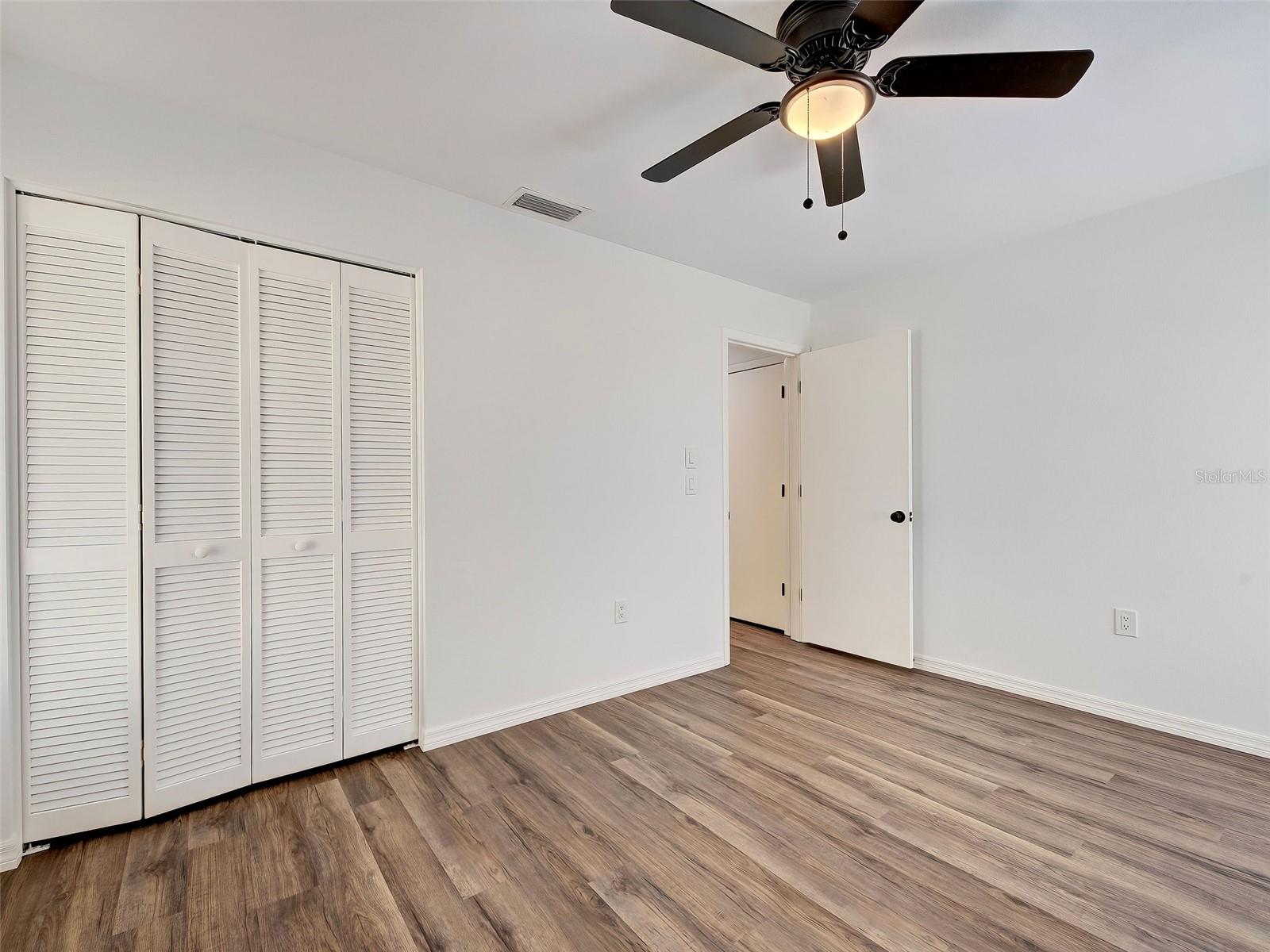 Image 23 of 63 For 631 Foxwood Boulevard 256