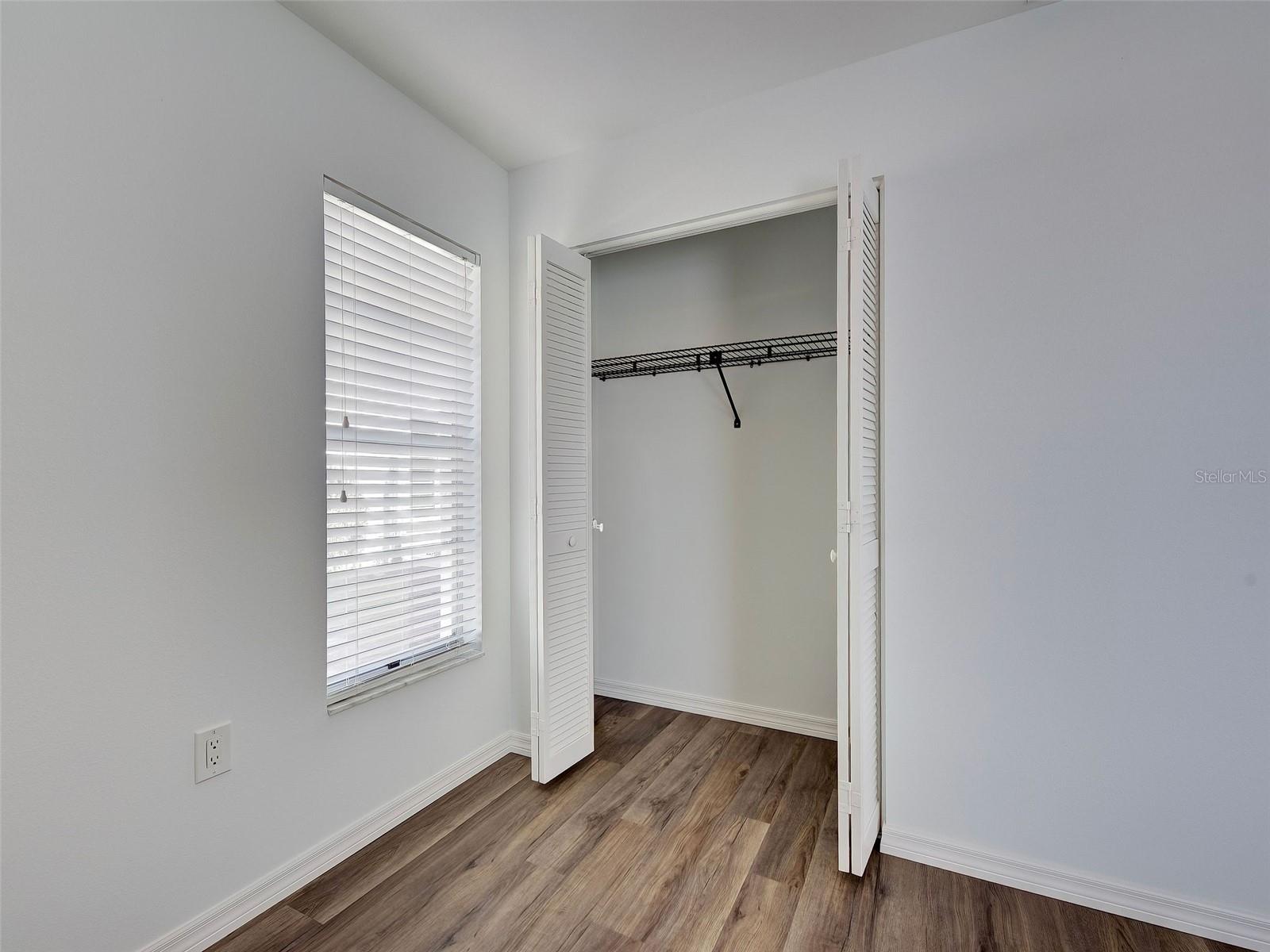 Image 24 of 63 For 631 Foxwood Boulevard 256