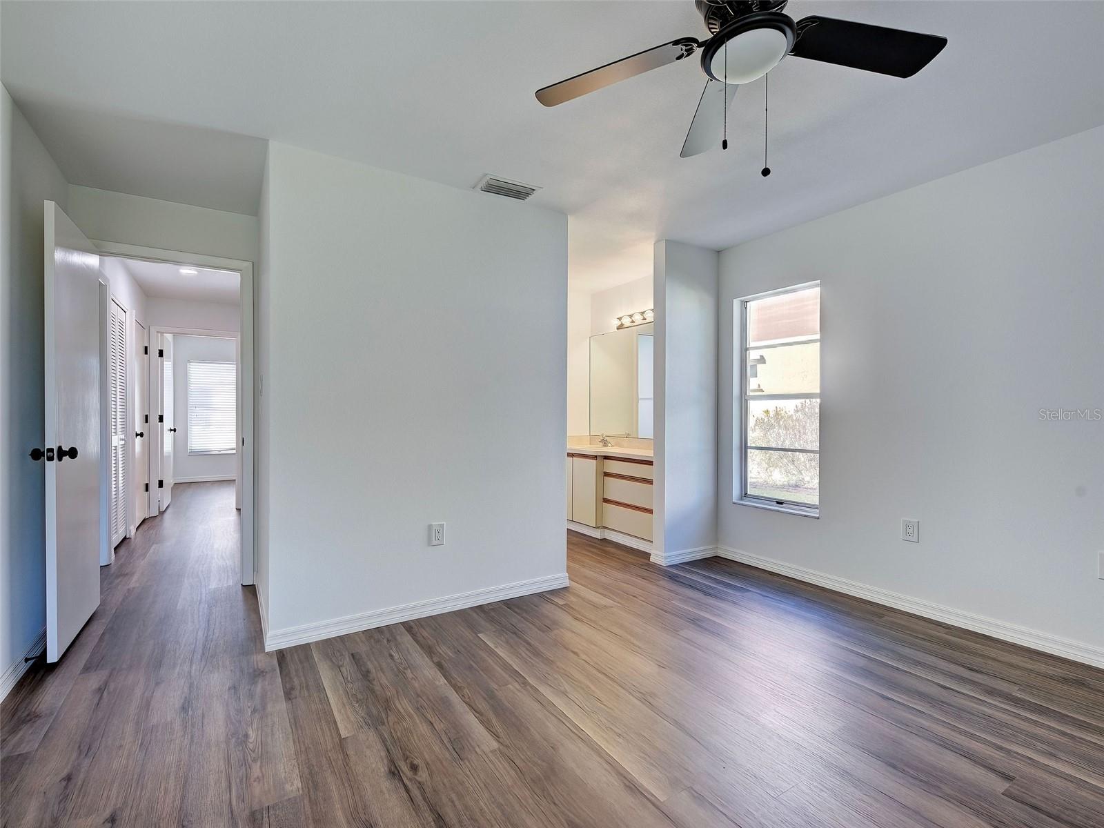 Image 27 of 63 For 631 Foxwood Boulevard 256