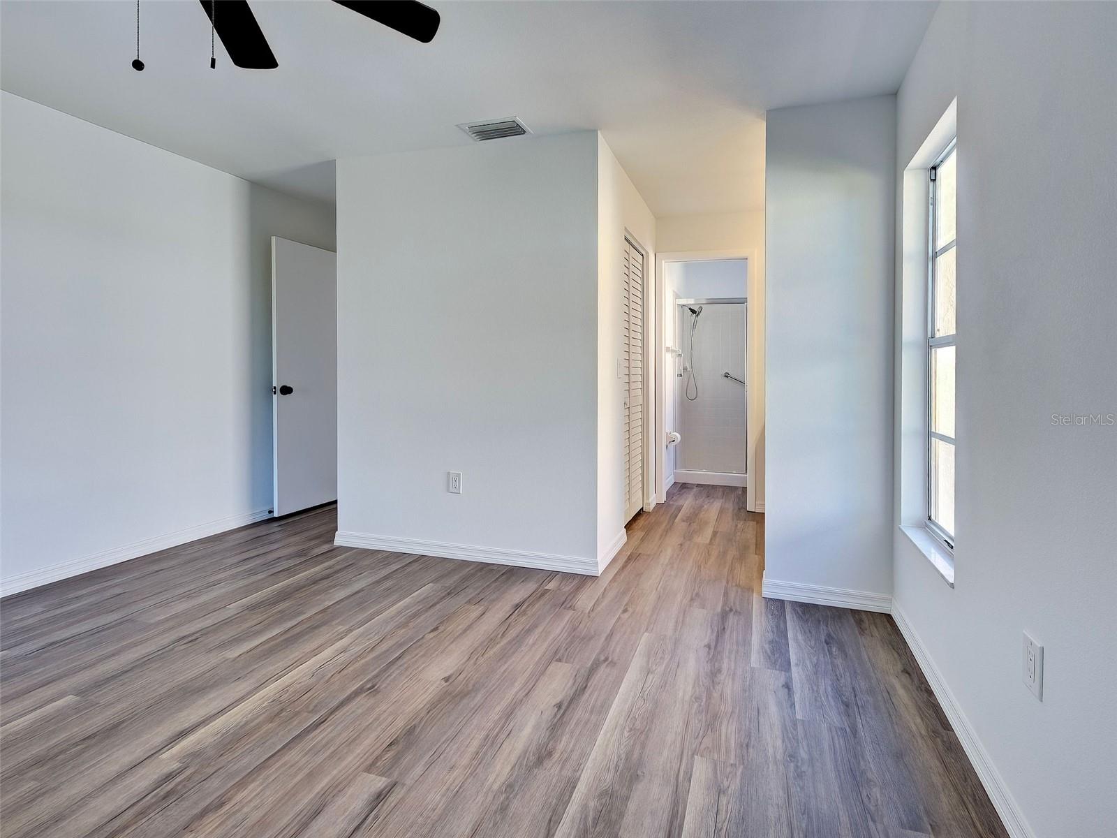 Image 28 of 63 For 631 Foxwood Boulevard 256