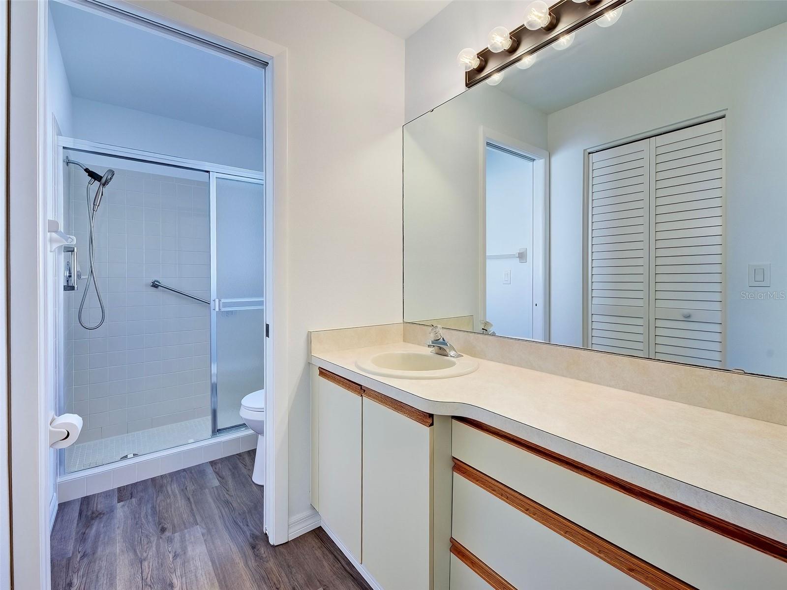 Image 29 of 63 For 631 Foxwood Boulevard 256