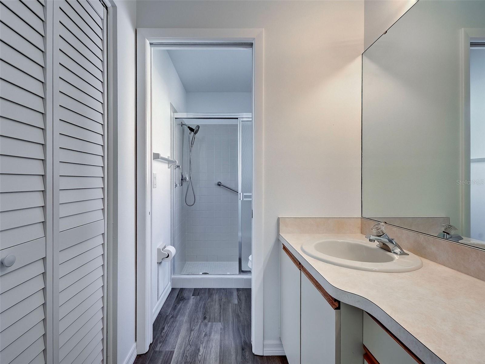 Image 30 of 63 For 631 Foxwood Boulevard 256