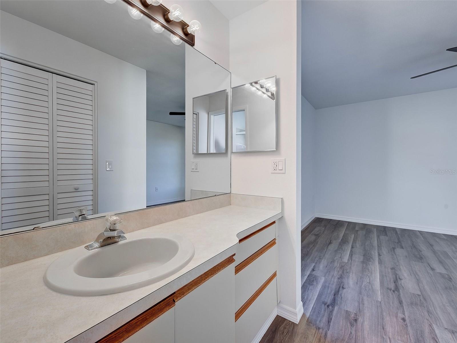 Image 33 of 63 For 631 Foxwood Boulevard 256