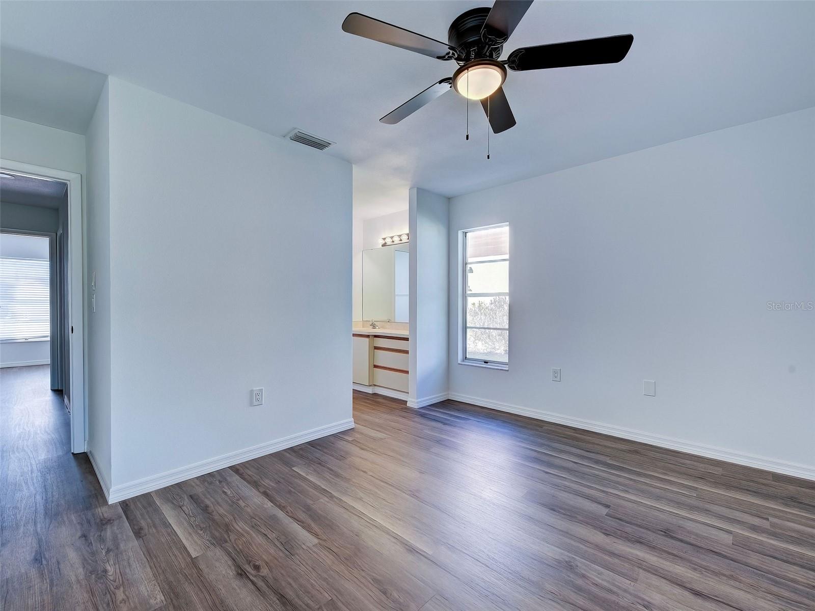 Image 35 of 63 For 631 Foxwood Boulevard 256