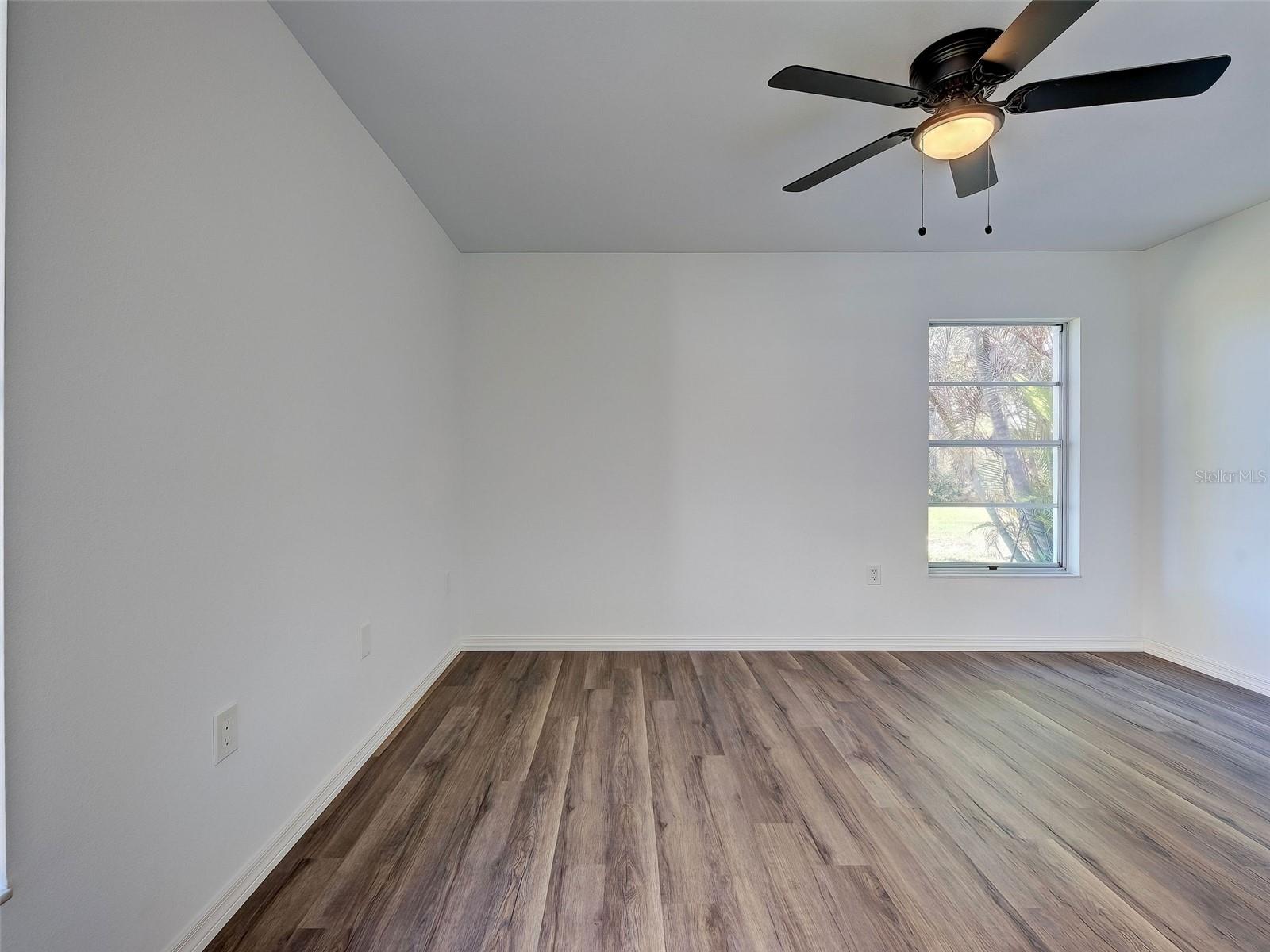 Image 37 of 63 For 631 Foxwood Boulevard 256